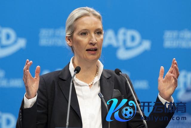 当地时分2025年1月11日，德国萨克森解放州，德国遴荐党共同首领爱丽丝·魏德尔在党代会上发表讲话。视觉中国 图